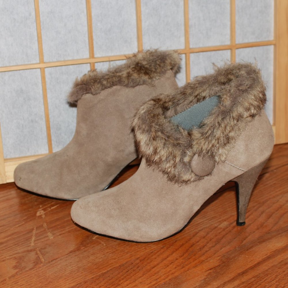 Unknown Brand Suede Faux Fur Trimmed Shoes
